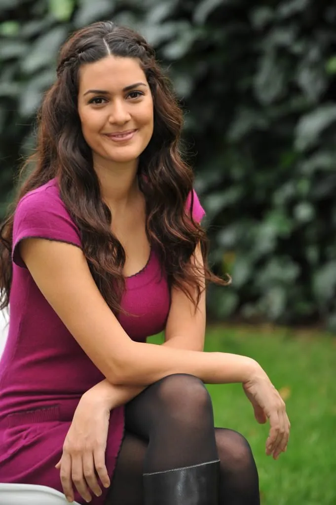 Bergüzar Korel makyajsız görüntülendi - FotoHaber ...
