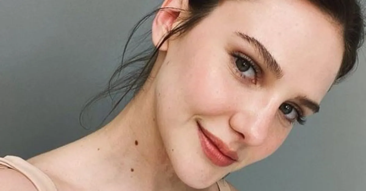 oyuncu alina boz dan mustakbel kayinvalidesi sezen aksu ya surpriz kutlama son dakika magazin haberleri