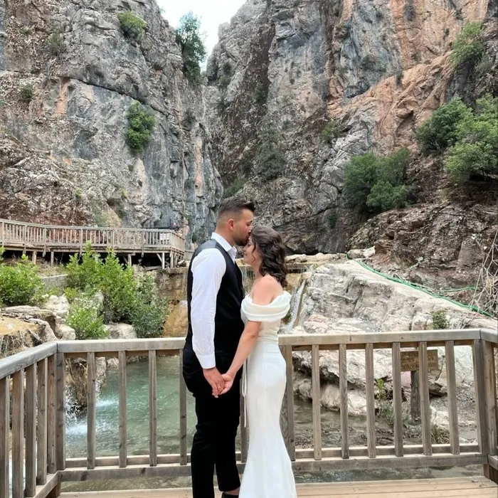 Muğla’da yürekleri yakan kaza: Balayı dönüşü meydana gelen kazada genç damat hayatını kaybetti!