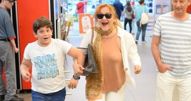 Sumru Yavrucuk, oğlu Yağmur’la ilk kez görüntülendi