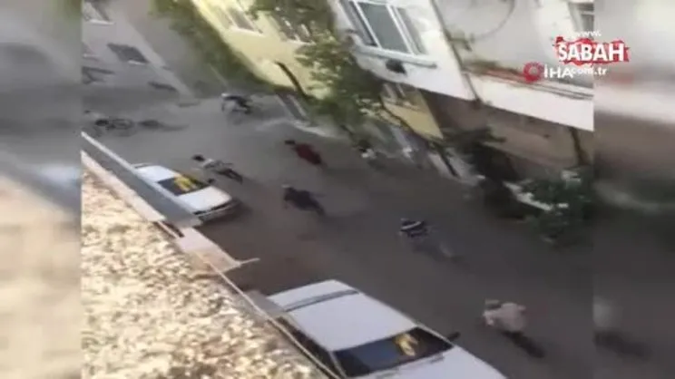 Sokakta top oynayan çocukları önce dövdü sonra bıçakla kovaladı | Video