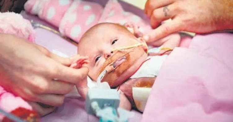 Kalbi dışarıda doğdu 3 ameliyatla kurtarıldı