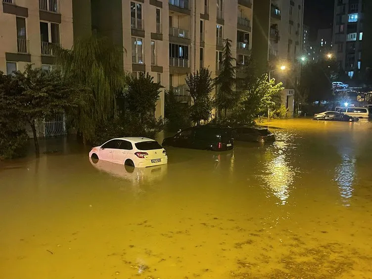 SON DAKİKA | İstanbul’da sağanak yağış etkili oldu! Acı haberler peş peşe geldi: Ölü sayısı 2’ye yükseldi