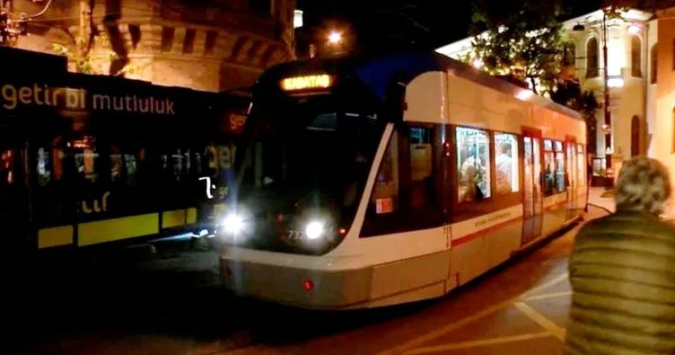 İBB’de yine tramvay vakası... Raydan çıkan Kabataş-Bağcılar tramvayı bulunduğu yerden kaldırıldı