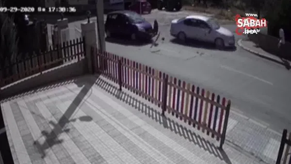Otomobile ve yayaya çarpıp otomobilin üzerine böyle uçtu | Video