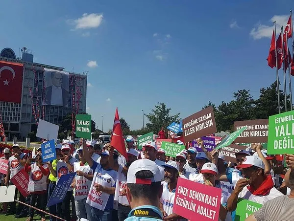Bir yanda işçi kıyımı bir yanda ballı maaş