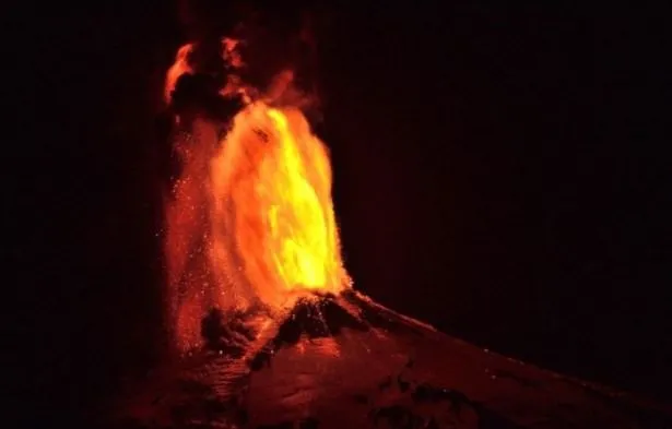 Şili’de volkan patladı
