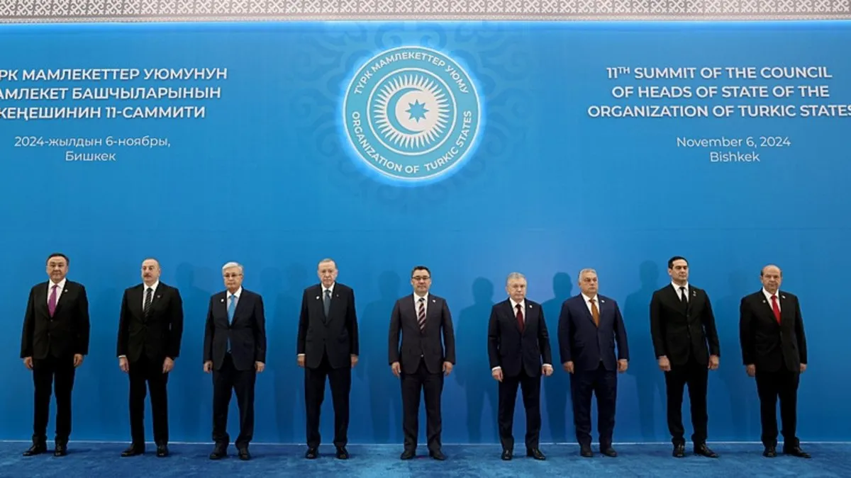 Başkan Erdoğan, TDT Devlet Başkanları Zirvesi'ne özel hatıra parayı liderlere hediye etti