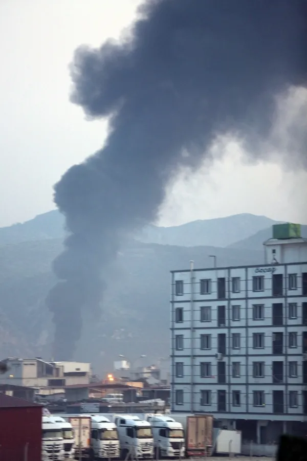 hatayda-korkutan-yangin-1677517046292.jpeg