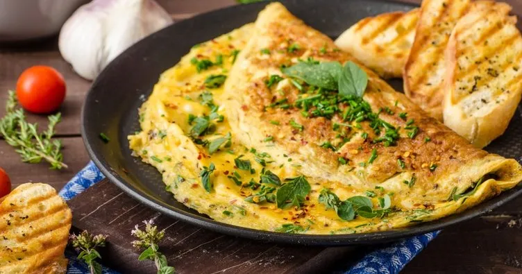Kahvaltının vazgeçilmezi klasik omlet tarifi: Maydanozlu omlet nasıl yapılır?