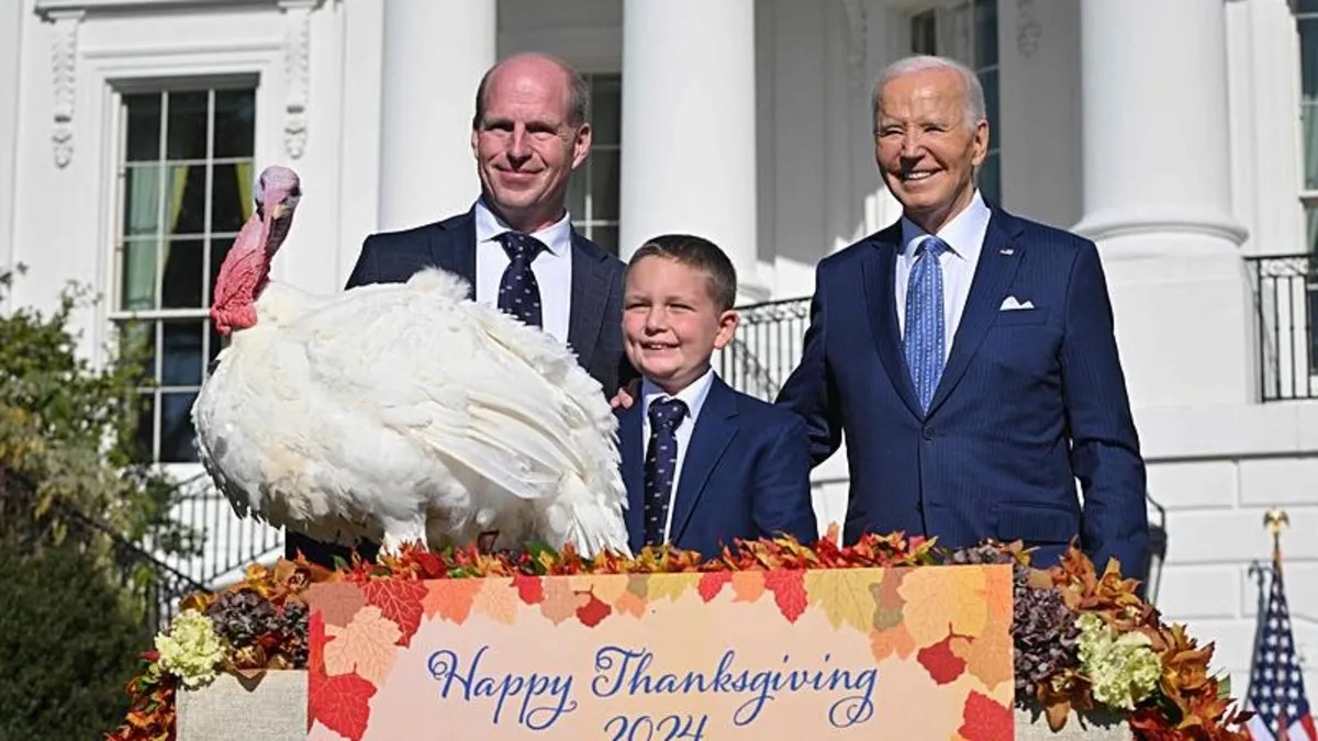 Biden, Şükran Günü'nde iki hindiyi affetti