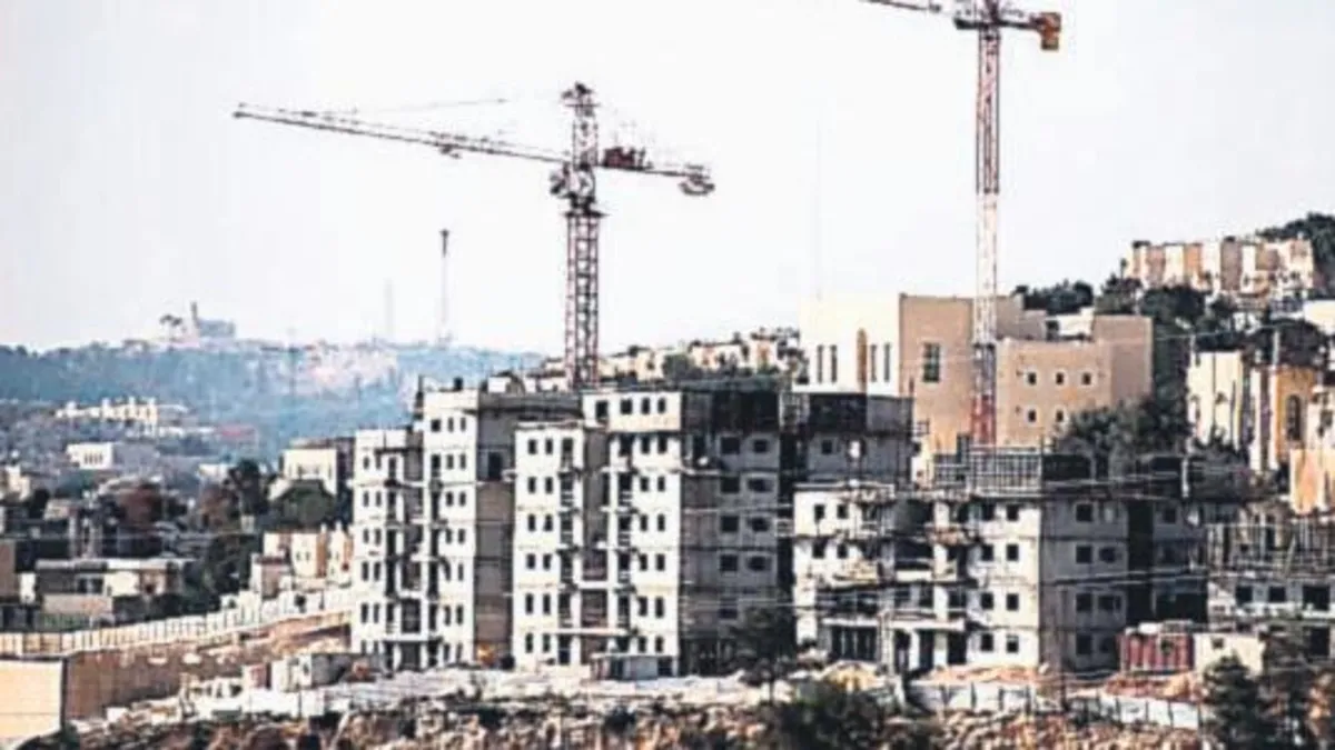 İsrail bayrağı Doğu Kudüs üzerinde dalgalanıyor.