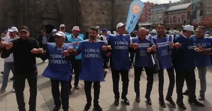 Erzurum’da 1 Mayıs davul zurna eşliğinde kutlandı