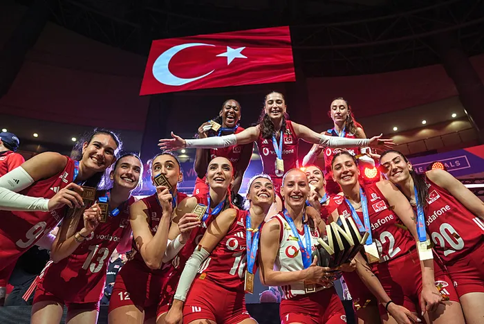 daniele-santarelliden-a-milli-kadin-voleybol-takiminda-3-sampiyonluk-1785102130560.jpeg
