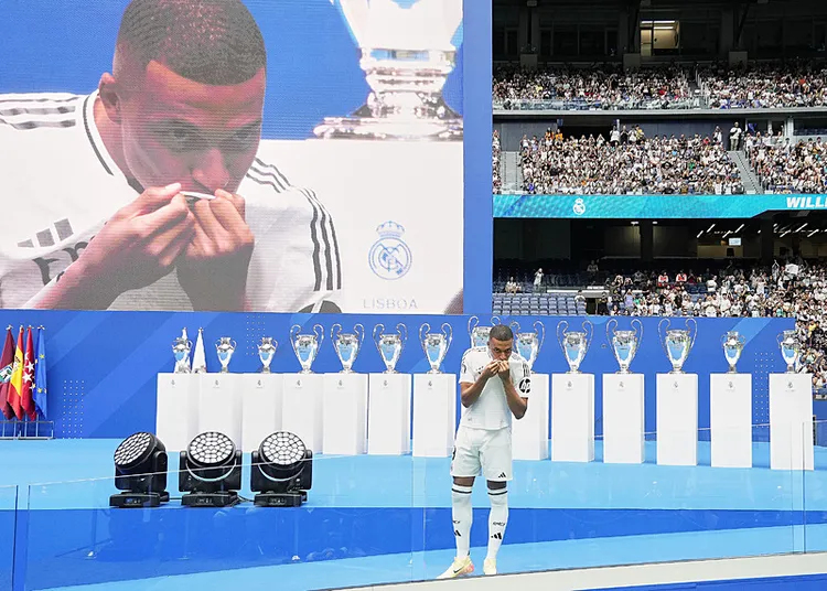 kylian-mbappe-real-madrid-ile-sozlesme-imzaladi-1721138407596.jpeg