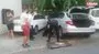 Anne kedi, yavrusu kurtarılırken bir an olsun başından ayrılmadı | Video