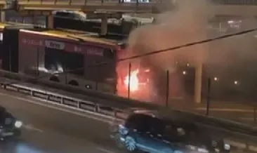 Kağıthane’de metrobüs yangını!