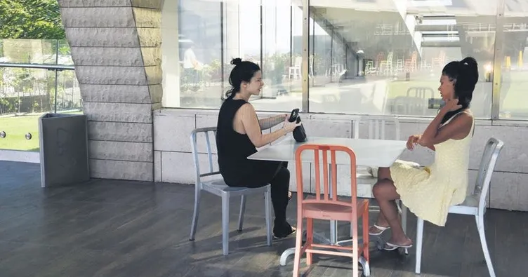 ‘Yanımda arkadaşım var konuşamam’