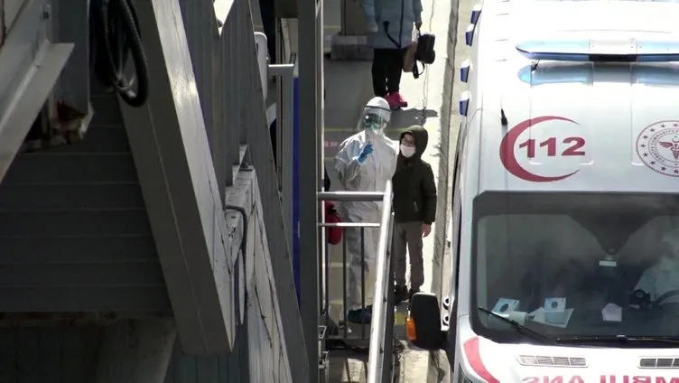 Metrobüste hasta çocuk seferberliği! İstasyona ambulans çağrıldı