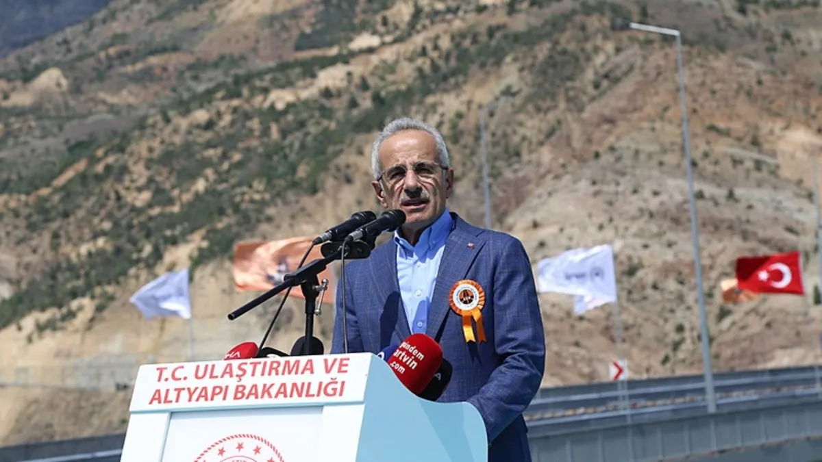 Bakan Uraloğlu: Yusufeli'nde trafiği güvenli hale getirdik