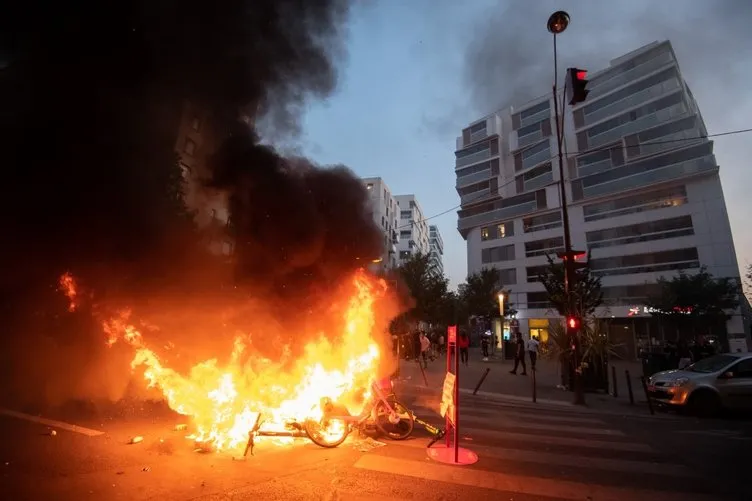 Fransa’da eski cinayet raporu sokakları karıştırdı! Göstericiler ile polis çatıştı