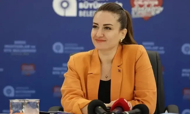 son-dakika-antalya-siyasetinde-flas-kulis-buyuksehir-baskan-vekili-busra-ozdemir-ak-partiye-mi-geciyor-1791800466769.jpg