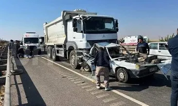Şanlıurfa’da hafriyat kamyonu ile otomobil çarpıştı: Baba öldü oğlu ağır yaralandı #sanliurfa