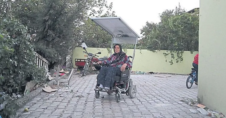 Yürüyemeyen eşine güneş enerjili sandalye tasarladı