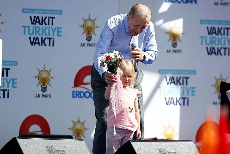 Vatandaşlar Cumhurbaşkanı Erdoğan'ı Isparta'da coşkuyla karşıladı