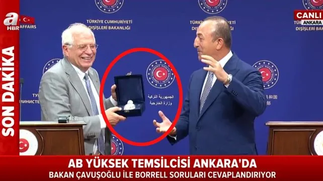 Son dakika: Dışişleri Bakanı Mevlüt Çavuşoğlu'dan AB Temsicisi Josep Borrell'e sürpriz hediye | Video