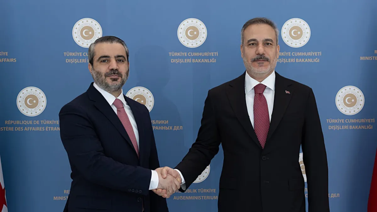 Suriye Dışişleri Bakanı Şeybani’den sınır güvenliği mesajı: Ortak sınırlarımızın korunmasının en güçlü güvencesidir Suriye Dışişleri Bakanı Şeybani’den sınır güvenliği mesajı: Ortak sınırlarımızın korunmasının en güçlü güvencesidir