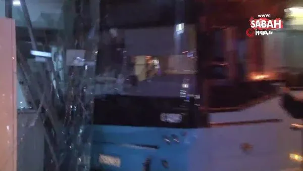 Ümraniye’de freni boşalan özel halk otobüsü iş yerine girdi | Video
