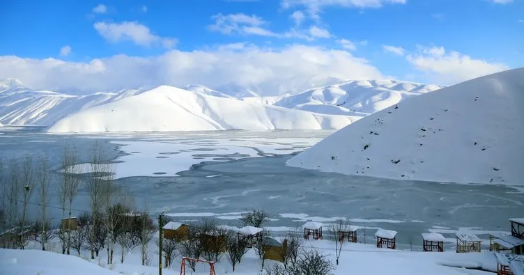 Yüksekova Dilimli Barajı tamamen dondu