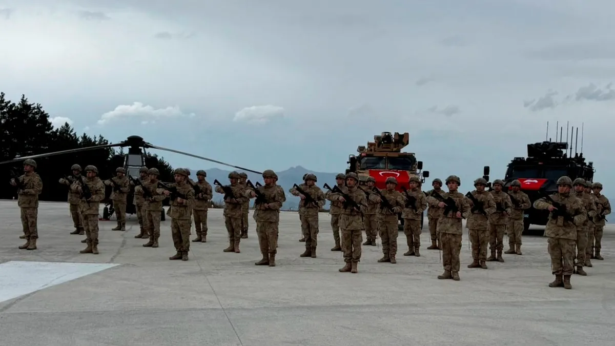 Mehmetçik, bayramda da elleri tetikte vatan nöbetinde Mehmetçik, bayramda da elleri tetikte vatan nöbetinde