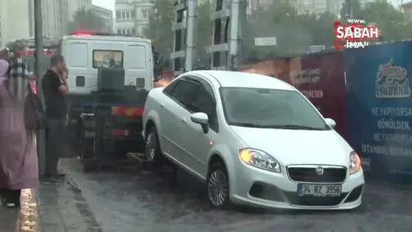 İstanbul'da sağanak yağışta araçlar yolda mahsur kaldı!
