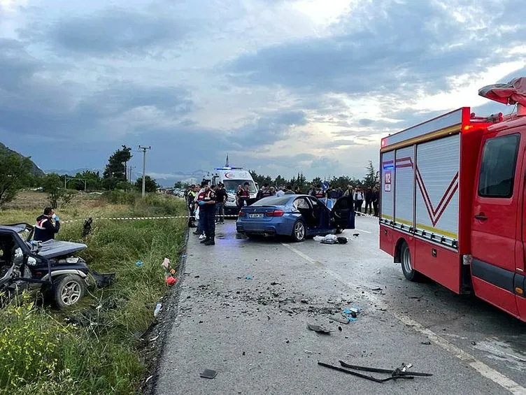 Burdur’da feci kaza! Ortalık savaş alanına döndü: 5 ölü, 5 yaralı