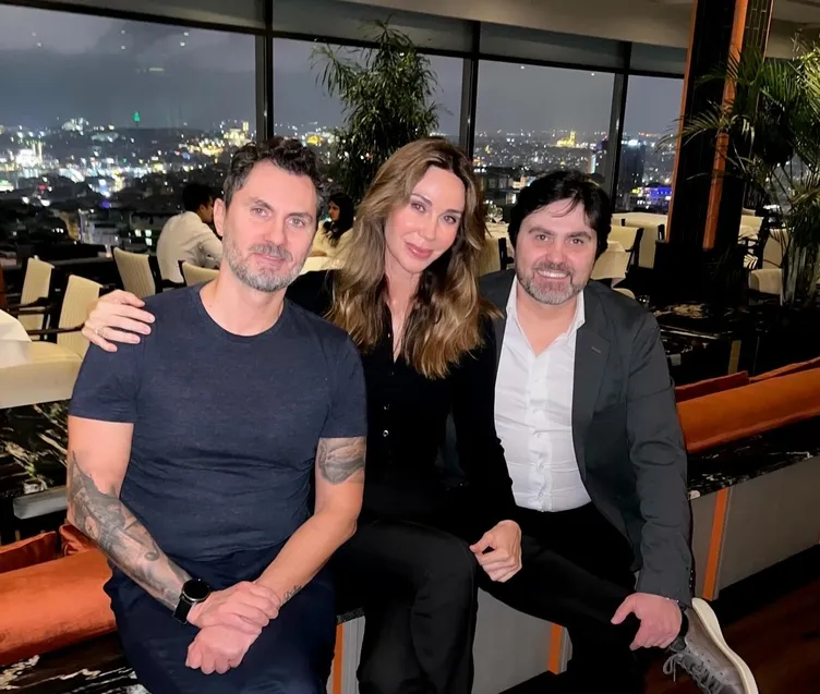 47’lik Demet Şener’in abilerini ilk kez görenler şoke oldu! Kızı aynı dayısına benziyor