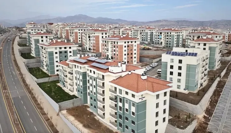 SON DAKİKA | Enkazın altında devlet değil onlar kaldı! Depremde devlet zamanla yarışırken onlar algı peşindeydi