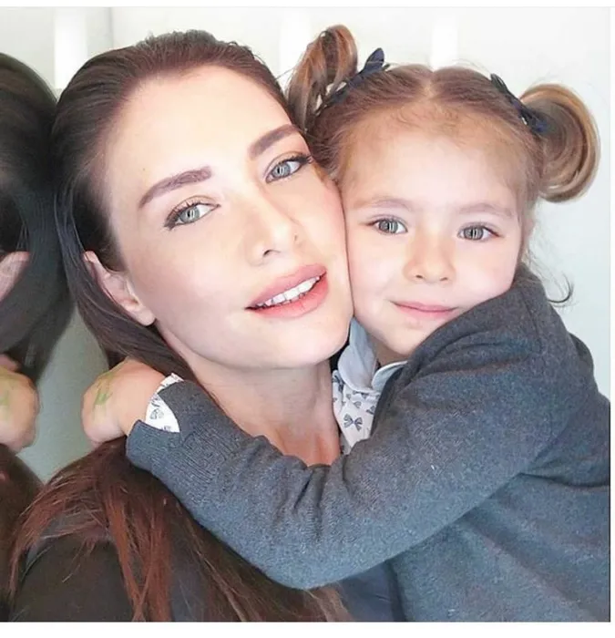 Nefise Karatay’dan yürek yakan itiraf: O an çocukluğunuzu kaybediyorsunuz…