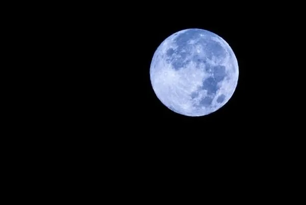 SpaceX firmasından Ay'ın çevresinde uçuş imkanı