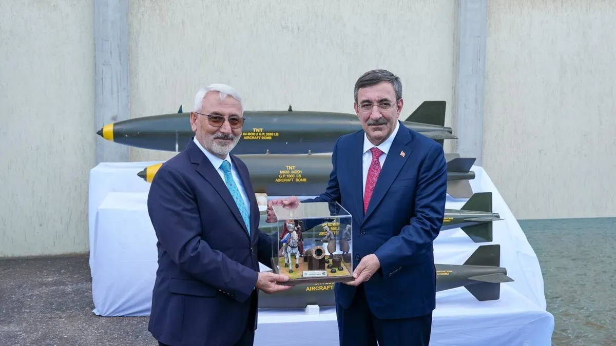 Cumhurbaşkanı Yardımcısı Cevdet Yılmaz, MKE'nin Samsun'daki yeni üretim tesisini incelerken
