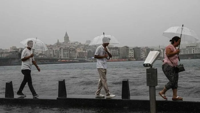 son-dakika-meteoroloji-paylasti-hava-bir-anda-degisecek-saganak-kapida-1790401945089.jpeg