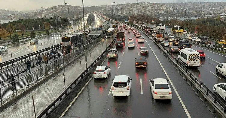 İstanbul’da haftanın ilk iş günü ulaşımda aksamalar yaşanıyor: Trafik yüzde 81’e çıktı