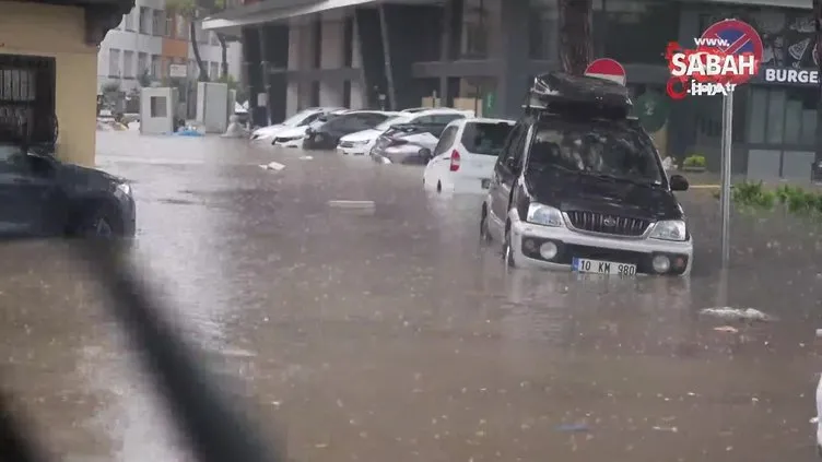 Edremit’te sağanak yağış sonrası sürücüler zor anlar yaşadı | Video