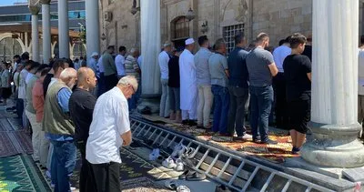 Düzce’de İsmail Haniye için gıyabi cenaze namazı kılındı, caddeye kefenli bebek figürleri konuldu #duzce