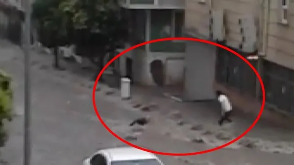 Son dakika: İstanbul'da sele kapılan kadının boğulmaktan son anda kurtarılma anı kamerada | Video