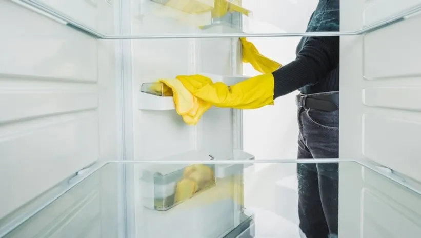 Buzdolabını temizlemenin en pratik yolu! 3 adımda tertemiz oluyor…