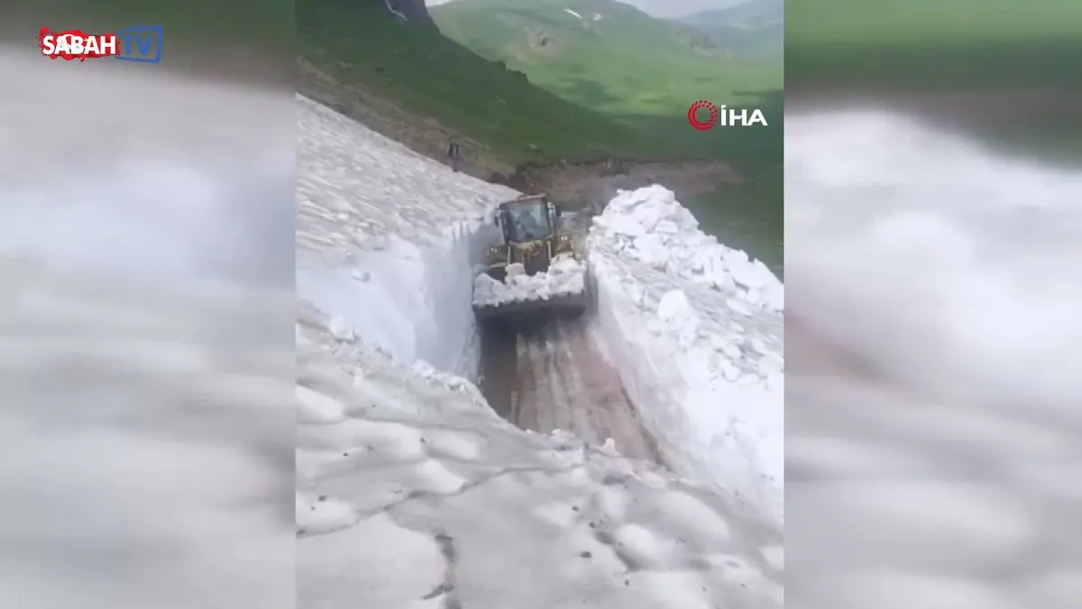 Temmuz ayının ortasında 3 metre kar! Kars’ta ekiplerin karla mücadele çalışmaları devam ediyor | Video videosunu izle Temmuz ayının ortasında 3 metre kar! Kars’ta ekiplerin karla mücadele çalışmaları devam ediyor | Video videosunu izle