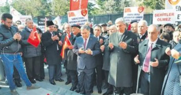 Merasim Sokak şehitlerine anma