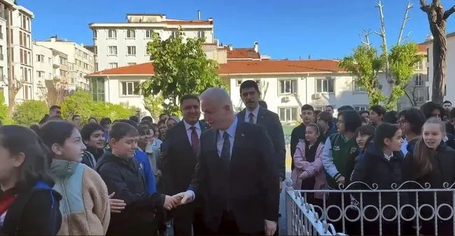 vali-gul-okullarimiz-depremde-hasar-almadi-okullarimiz-evlerimizden-daha-guvenli-1745829420651.jpg